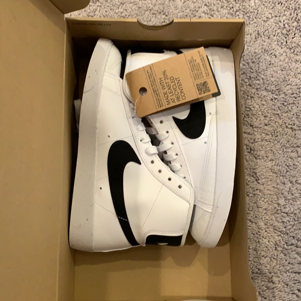 White/Black Blazer Mid ‘77 next Nature sneaker Women’s 7